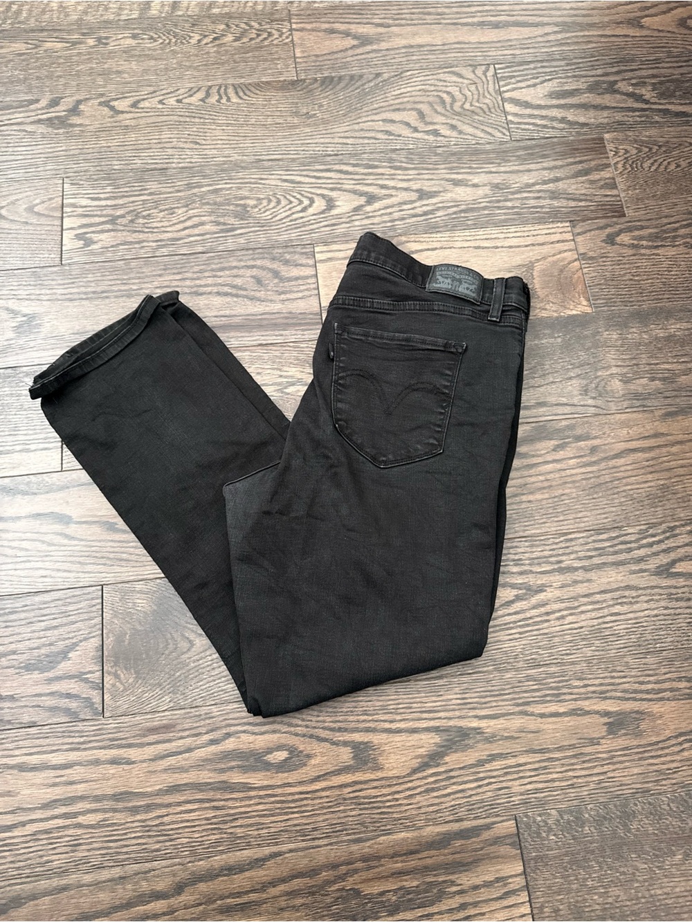Women’s Levi’s jeans